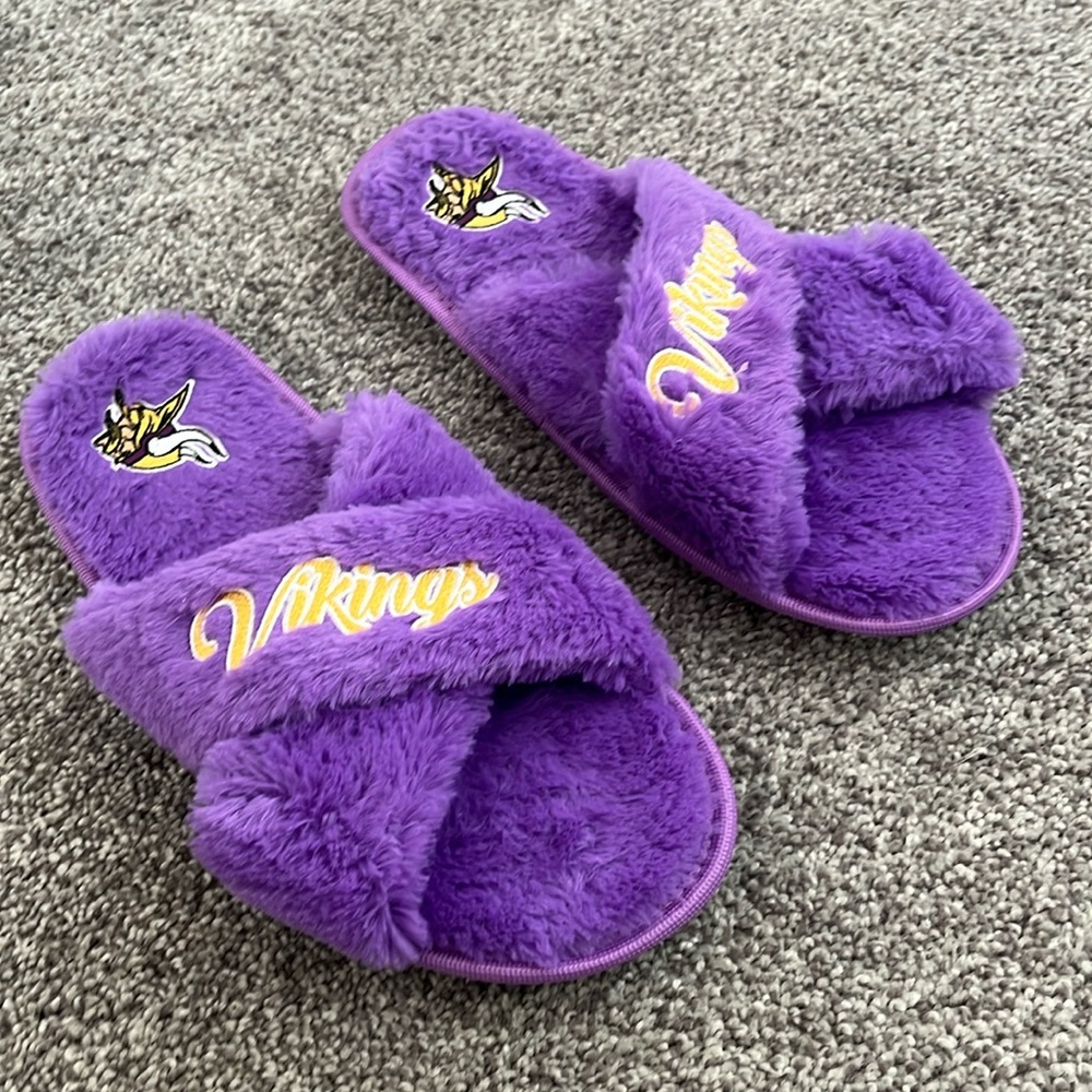 Minnesota Vikings New Without Tags Slippers Size Large